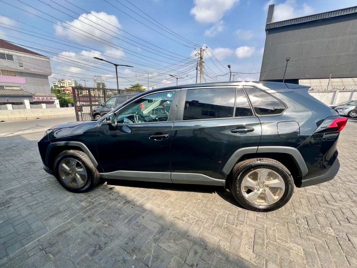 Toyota RAV4 XLE For Sale In Lagos
