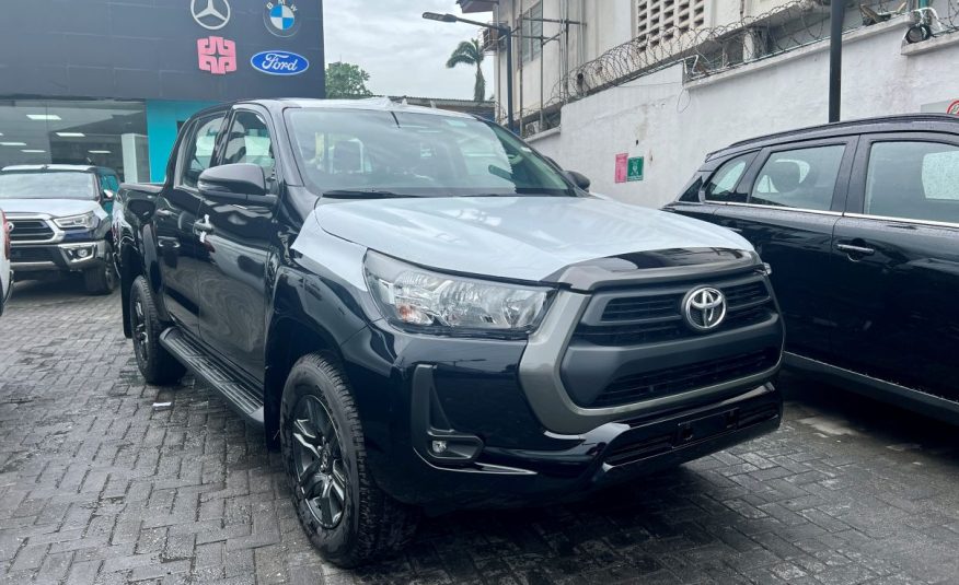 Toyota Hilux 2.7L For Sale In Lagos, Nigeria