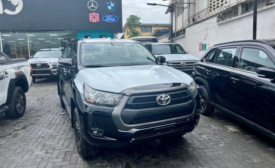 Toyota Hilux 2.7L For Sale In Lagos, Nigeria