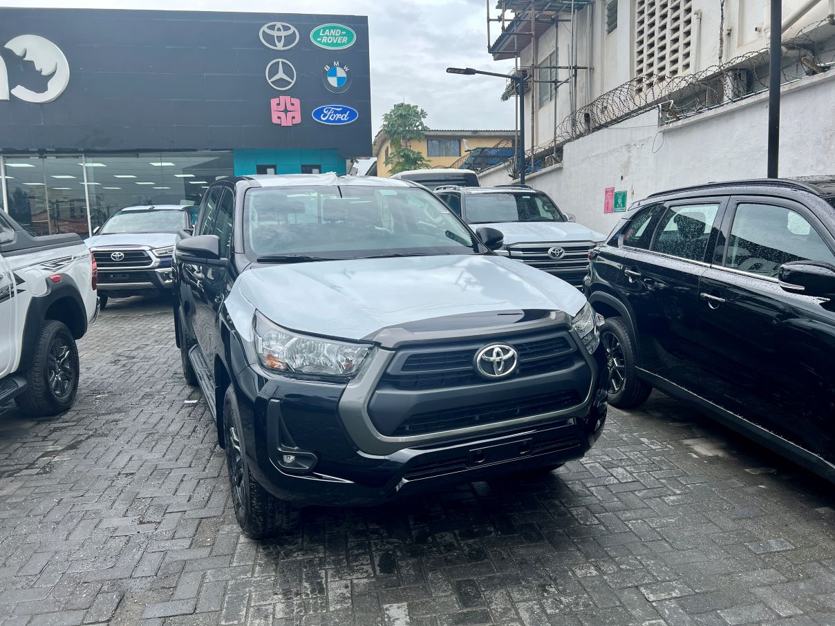 Toyota Hilux 2.7L For Sale In Lagos, Nigeria