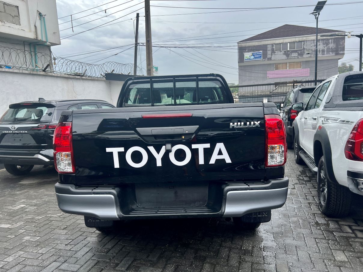 Toyota Hilux 2.7L For Sale In Lagos, Nigeria