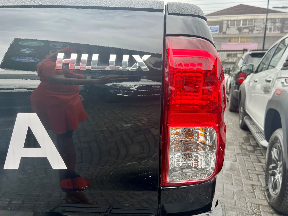 Toyota Hilux 2.7L For Sale In Lagos, Nigeria