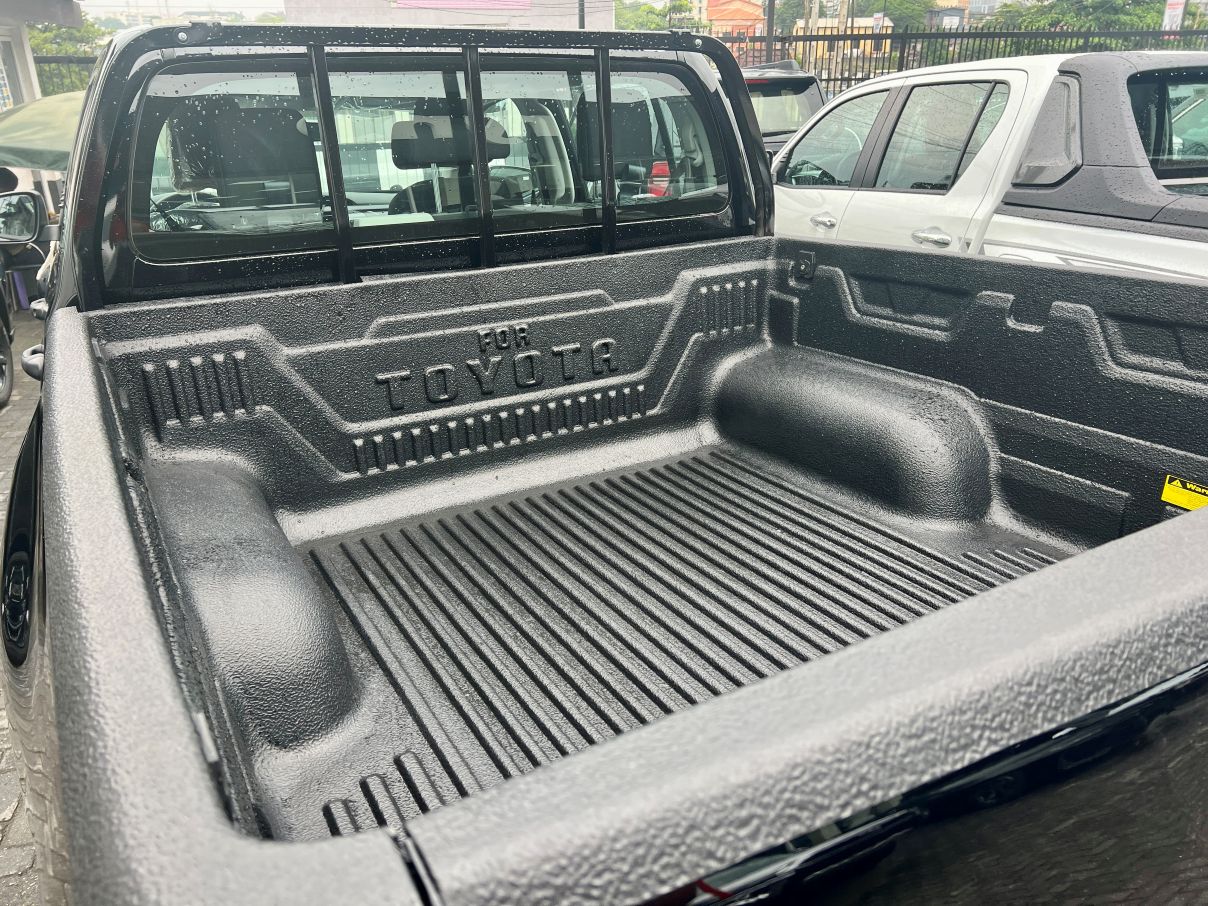 Toyota Hilux 2.7L For Sale In Lagos, Nigeria
