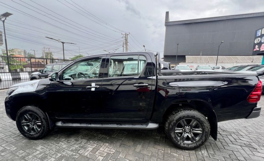 Toyota Hilux 2.7L For Sale In Lagos, Nigeria