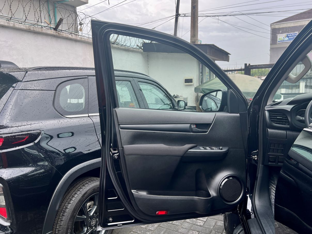 Toyota Hilux 2.7L For Sale In Lagos, Nigeria