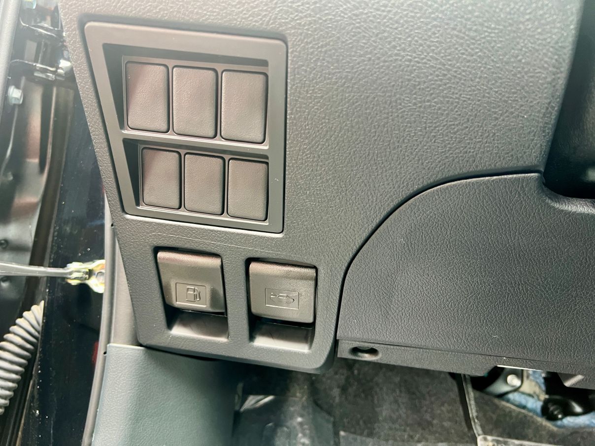 Toyota Hilux 2.7L For Sale In Lagos, Nigeria