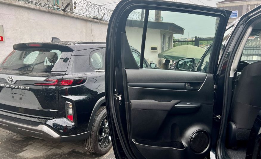 Toyota Hilux 2.7L For Sale In Lagos, Nigeria