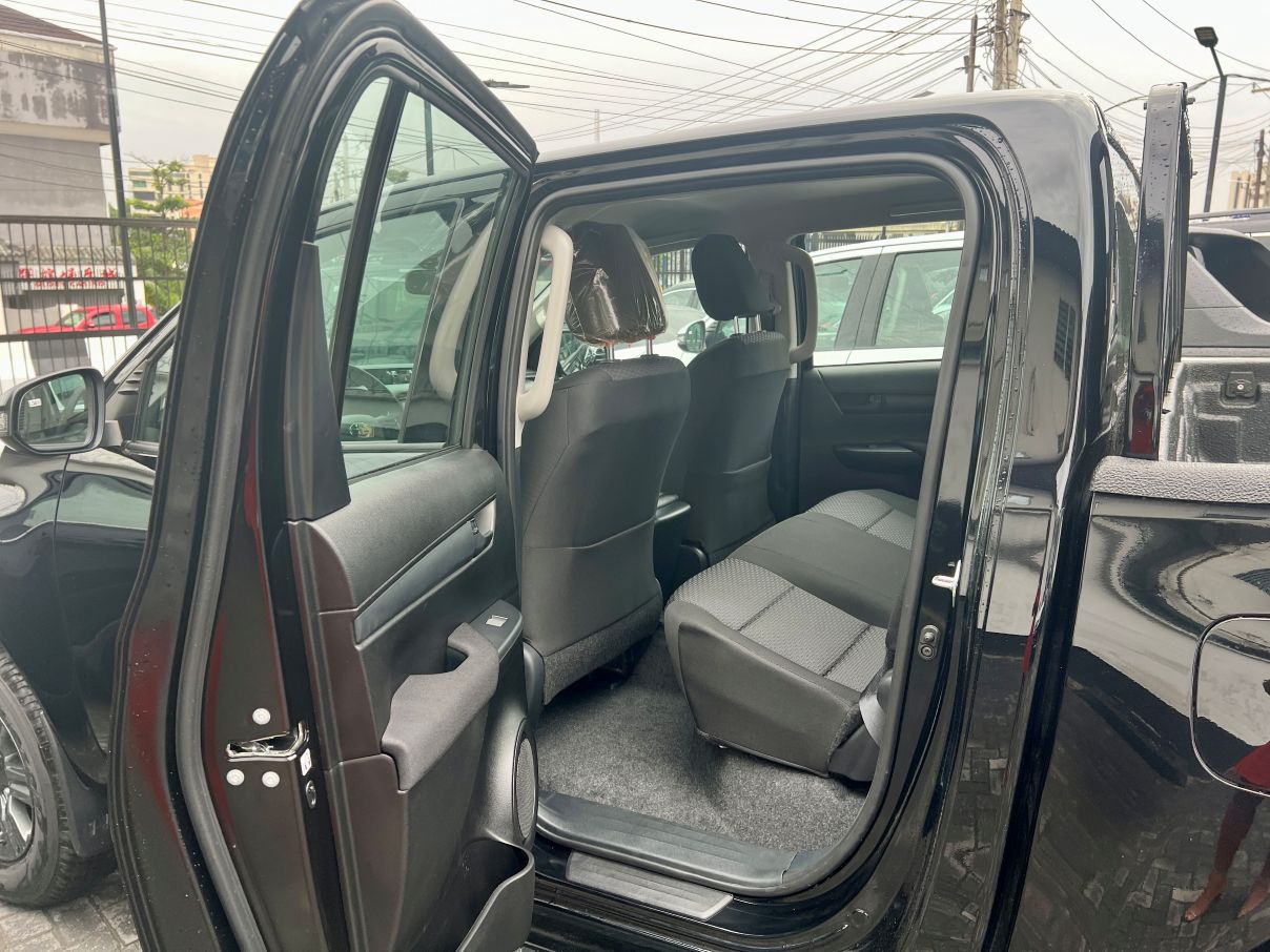Toyota Hilux 2.7L For Sale In Lagos, Nigeria