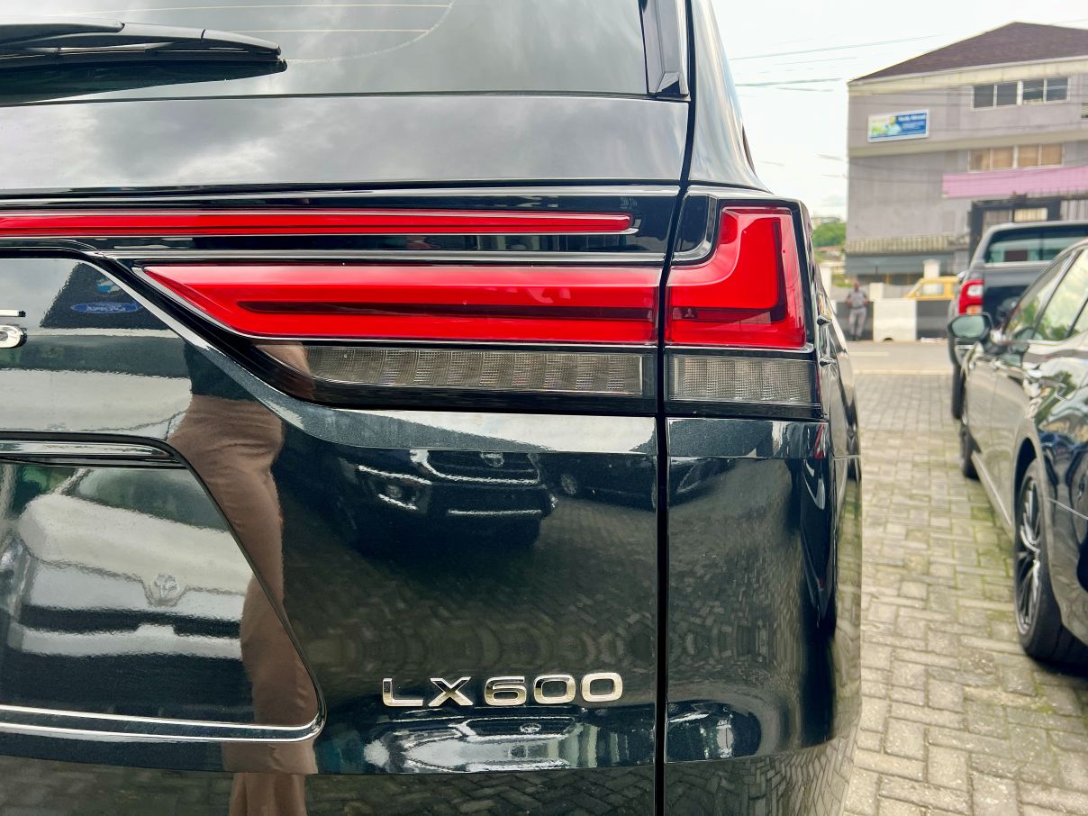 Lexus LX 600 Signature