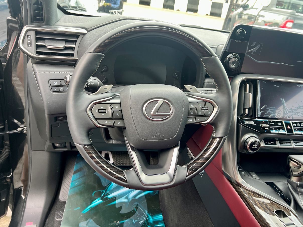Lexus LX 600 Signature