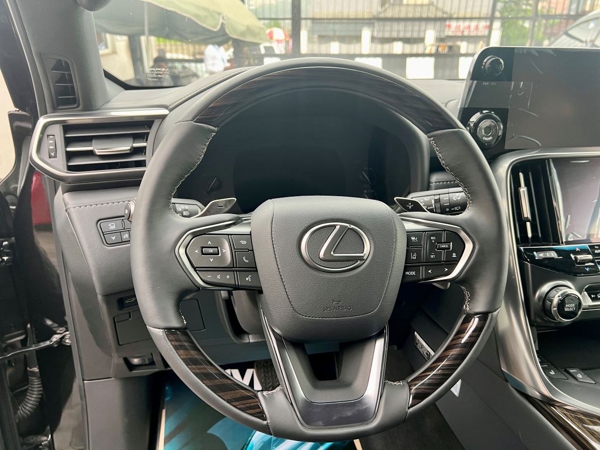 Lexus LX 600 Signature