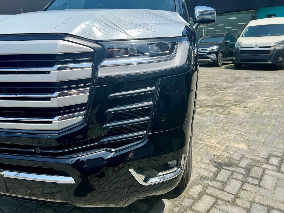 Toyota Land Cruiser VXR 3.5L