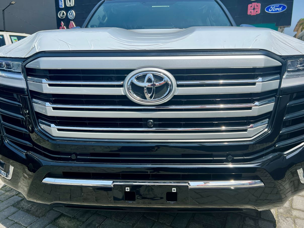 Toyota Land Cruiser VXR 3.5L