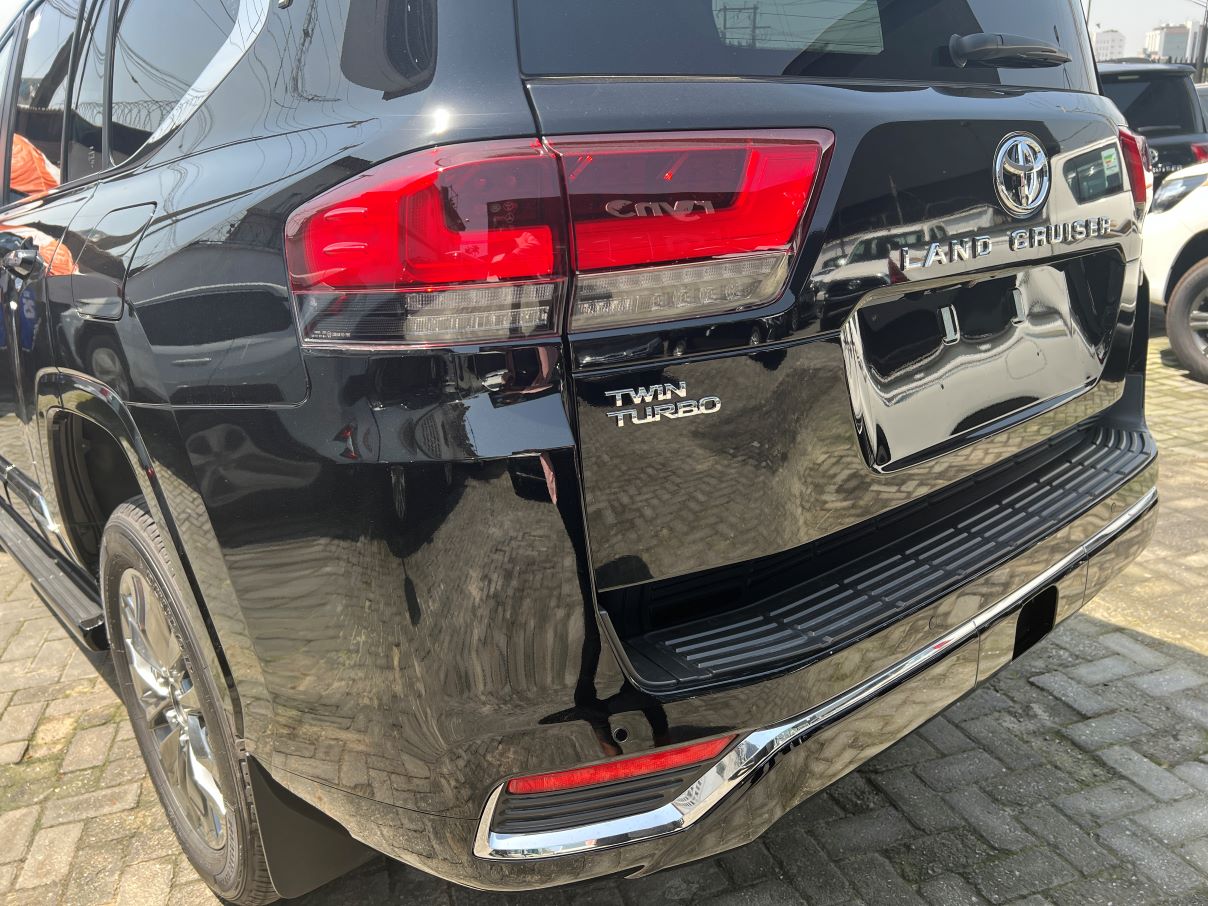 Toyota Land Cruiser VXR 3.5L