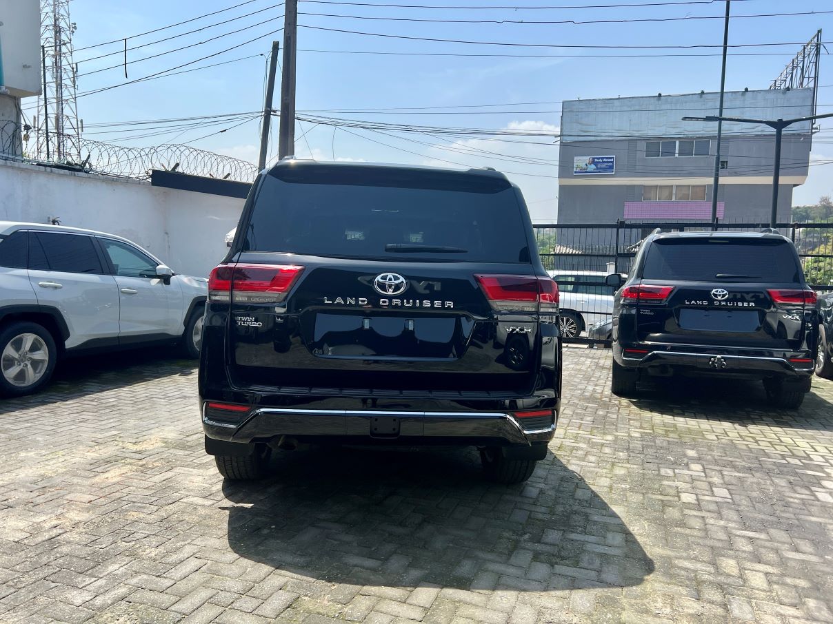 Toyota Land Cruiser VXR 3.5L