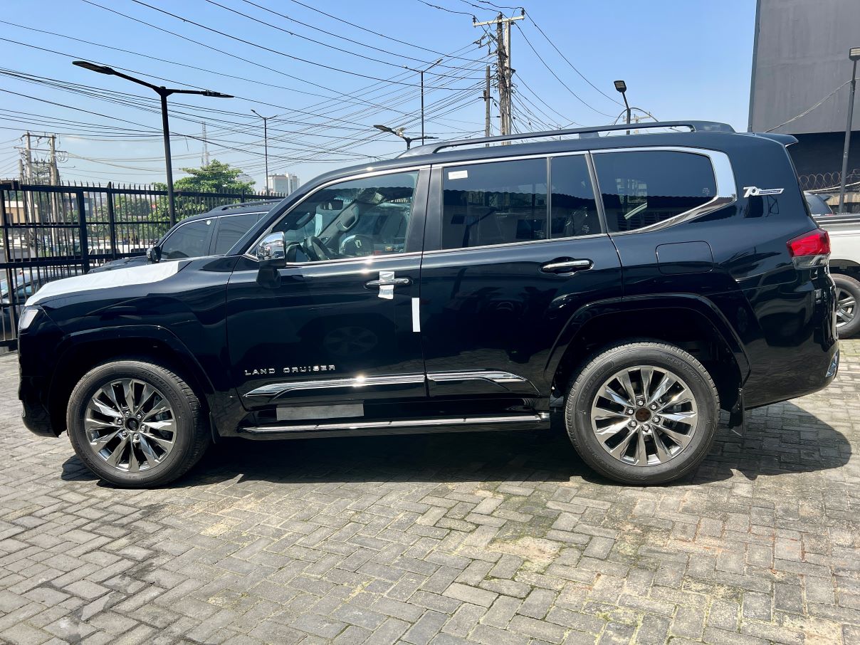 Toyota Land Cruiser VXR 3.5L