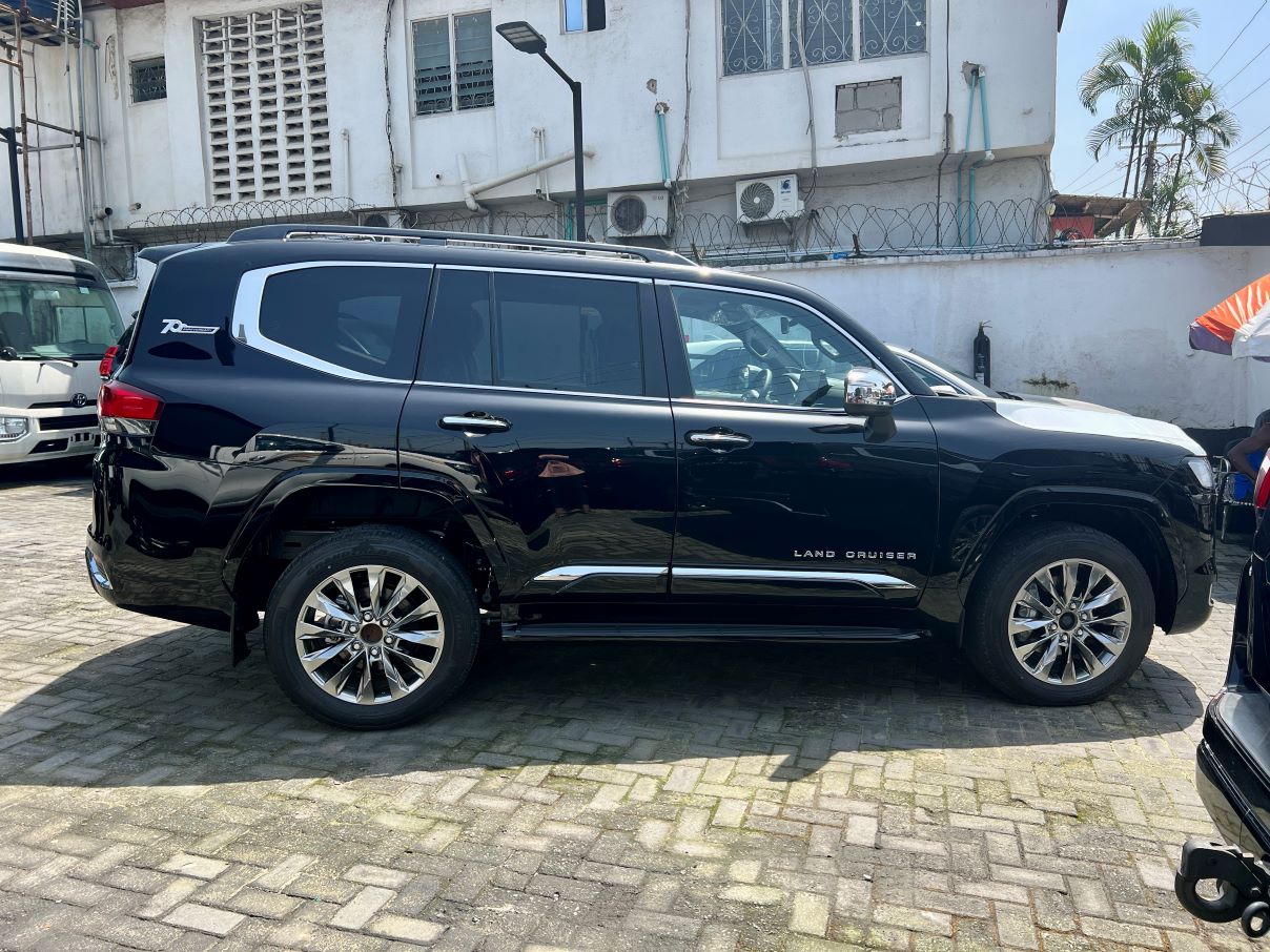 Toyota Land Cruiser VXR 3.5L