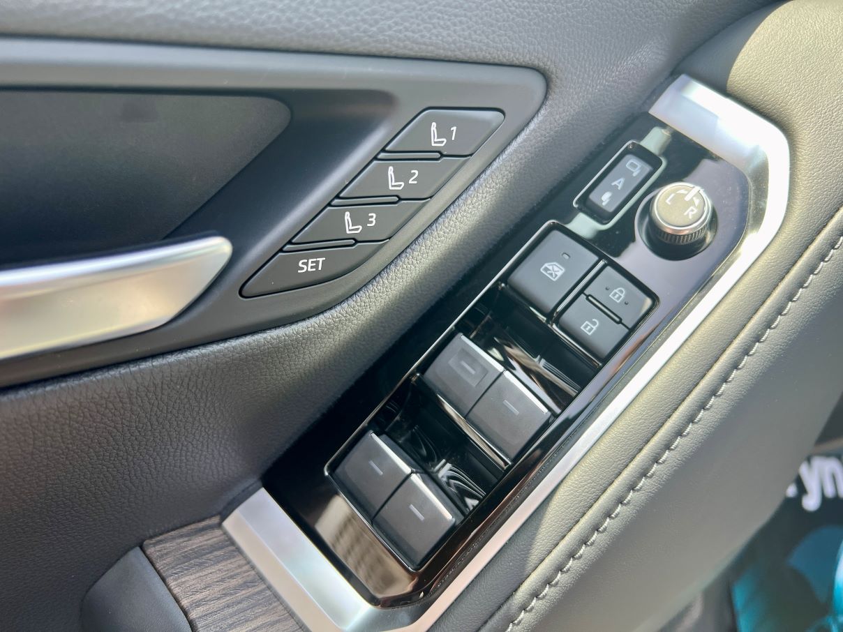 Toyota Land Cruiser VXR 3.5L