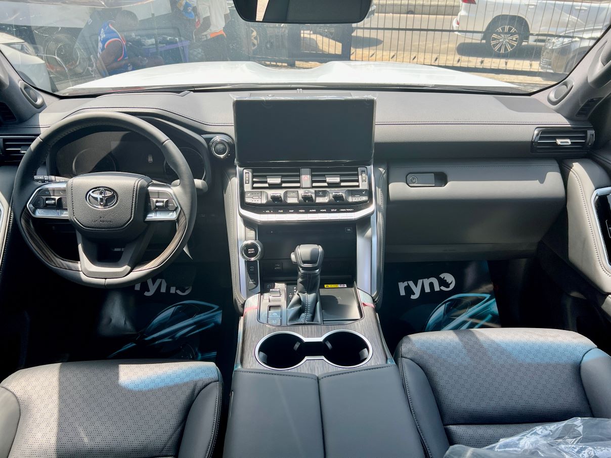 Toyota Land Cruiser VXR 3.5L