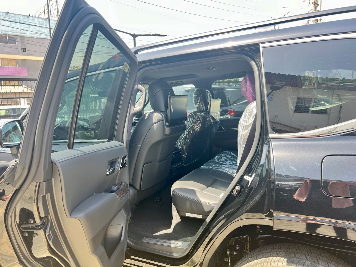 Toyota Land Cruiser VXR 3.5L