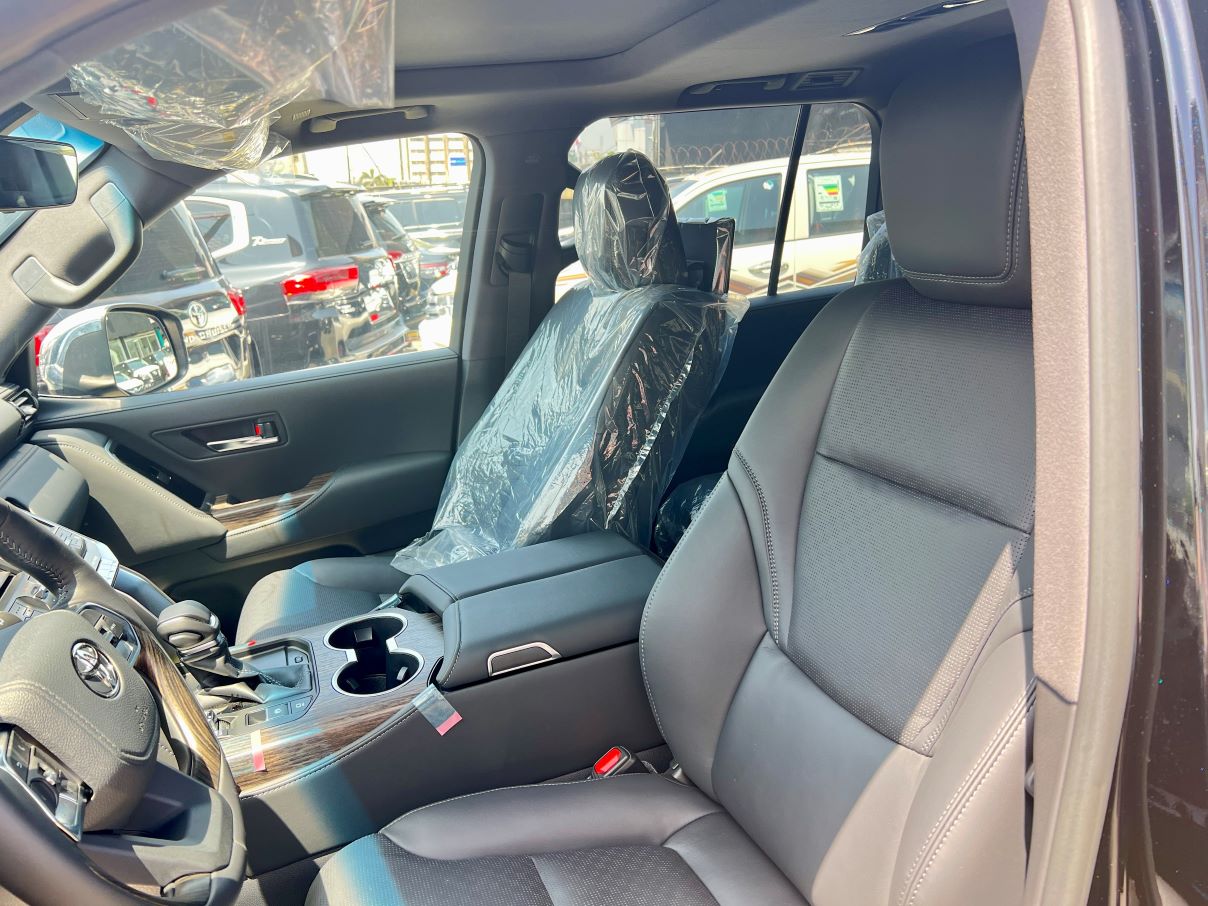 Toyota Land Cruiser VXR 3.5L