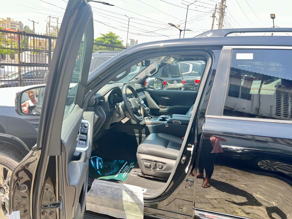 Toyota Land Cruiser VXR 3.5L