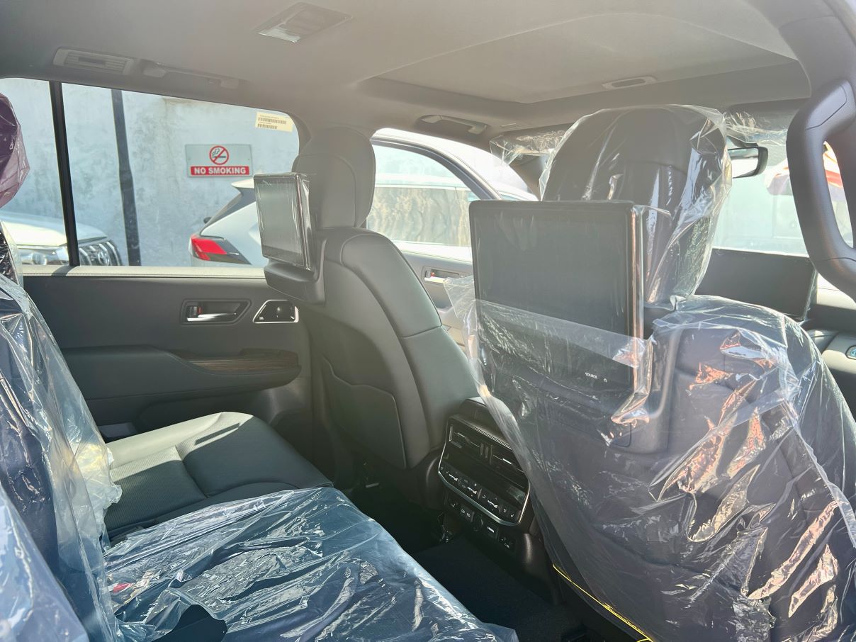 Toyota Land Cruiser VXR 3.5L