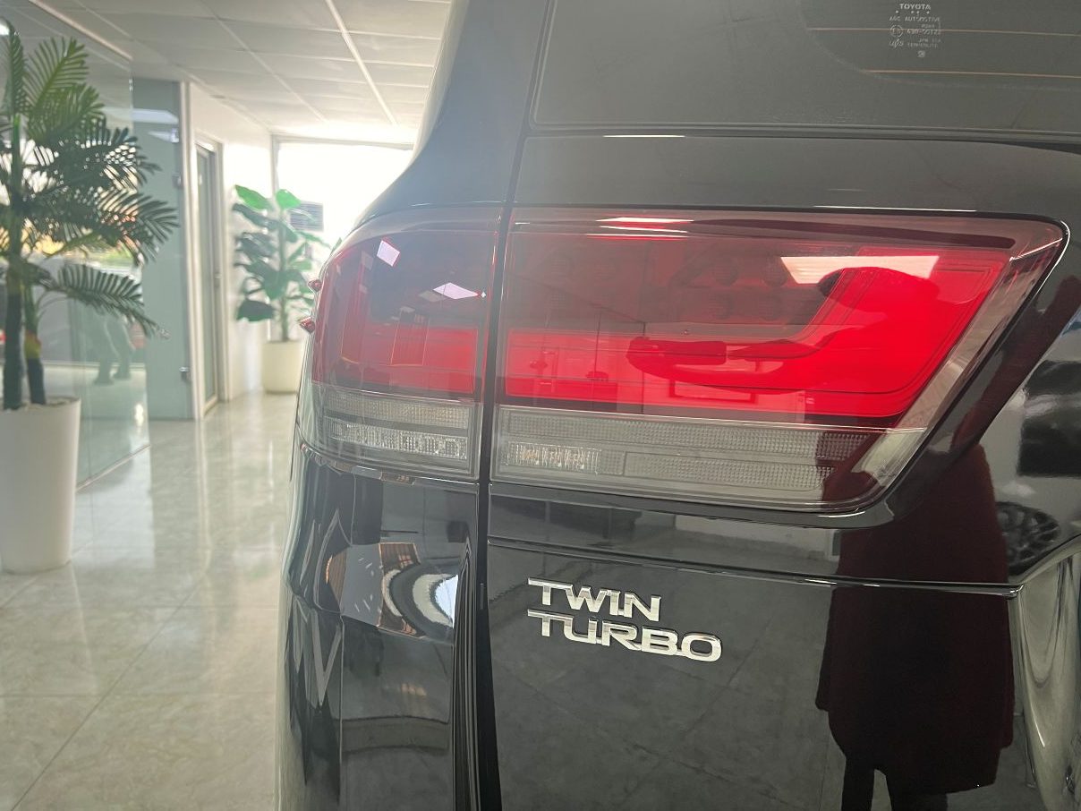 Toyota Land Cruiser 300 VX