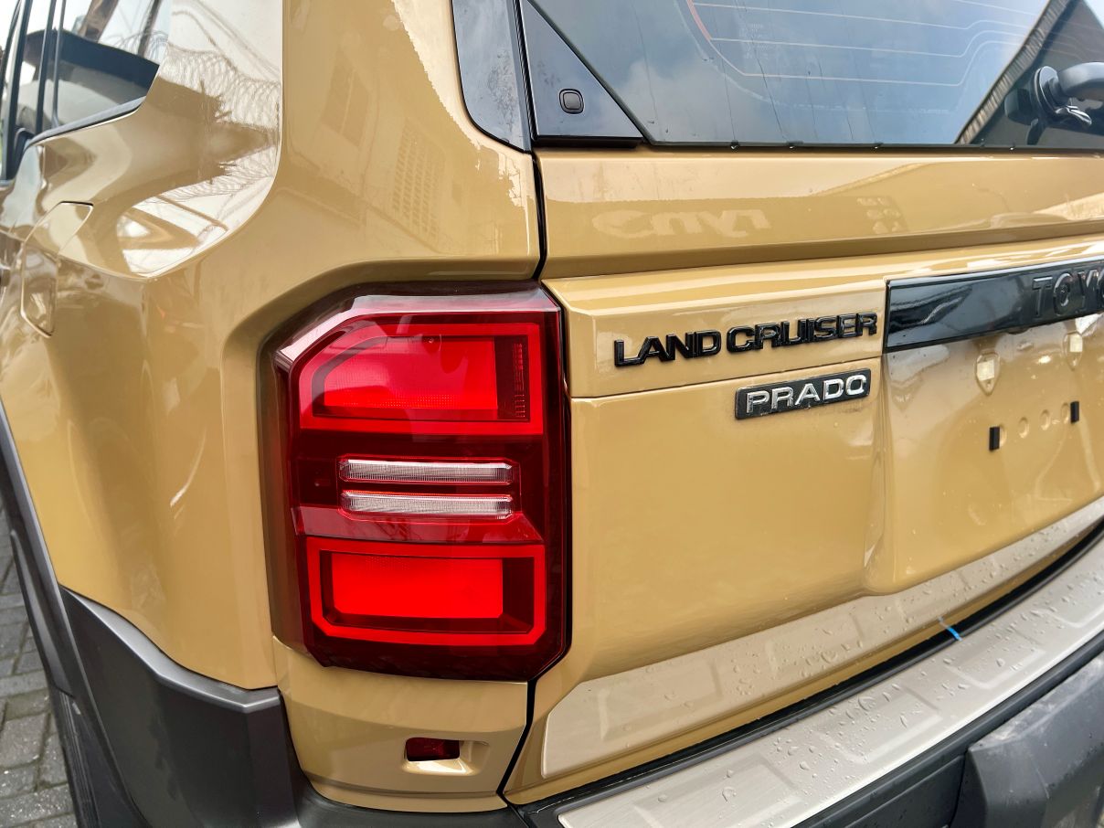 Toyota Land Cruiser Prado Adventure