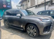 Lexus LX600 Signature SUV