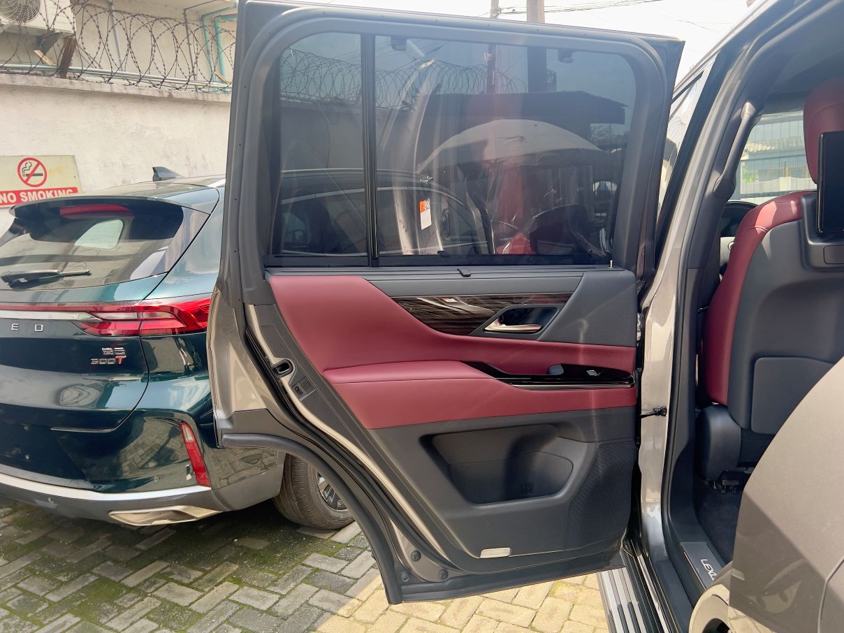 Lexus LX600 Signature SUV