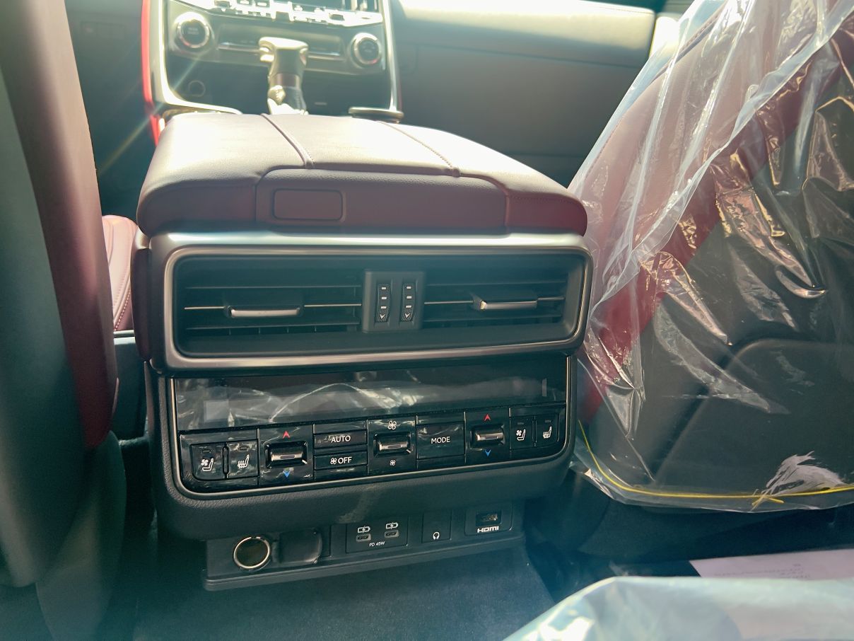 Lexus LX600 Signature SUV