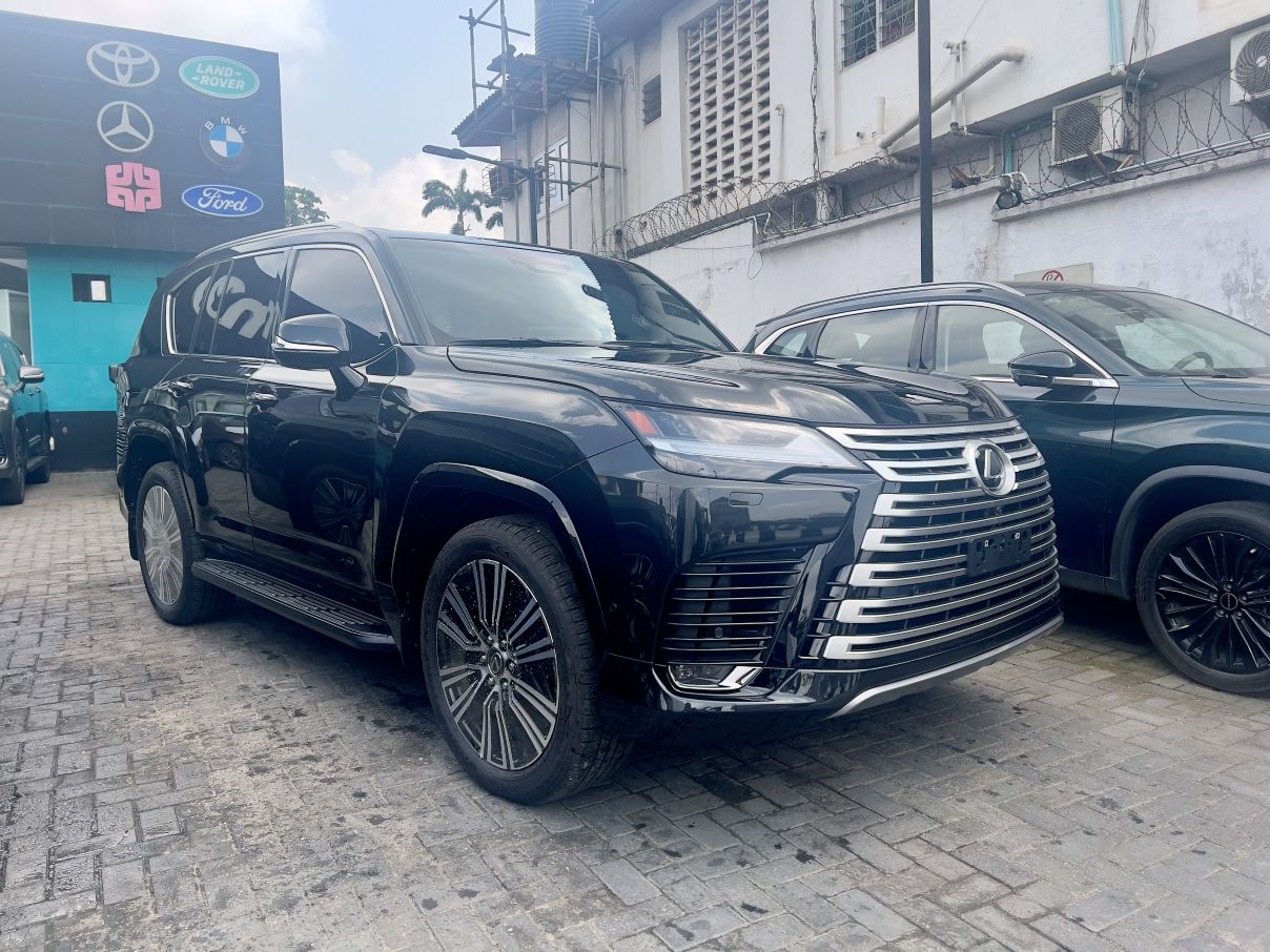 Lexus LX 700 Luxury Hybrid SUV