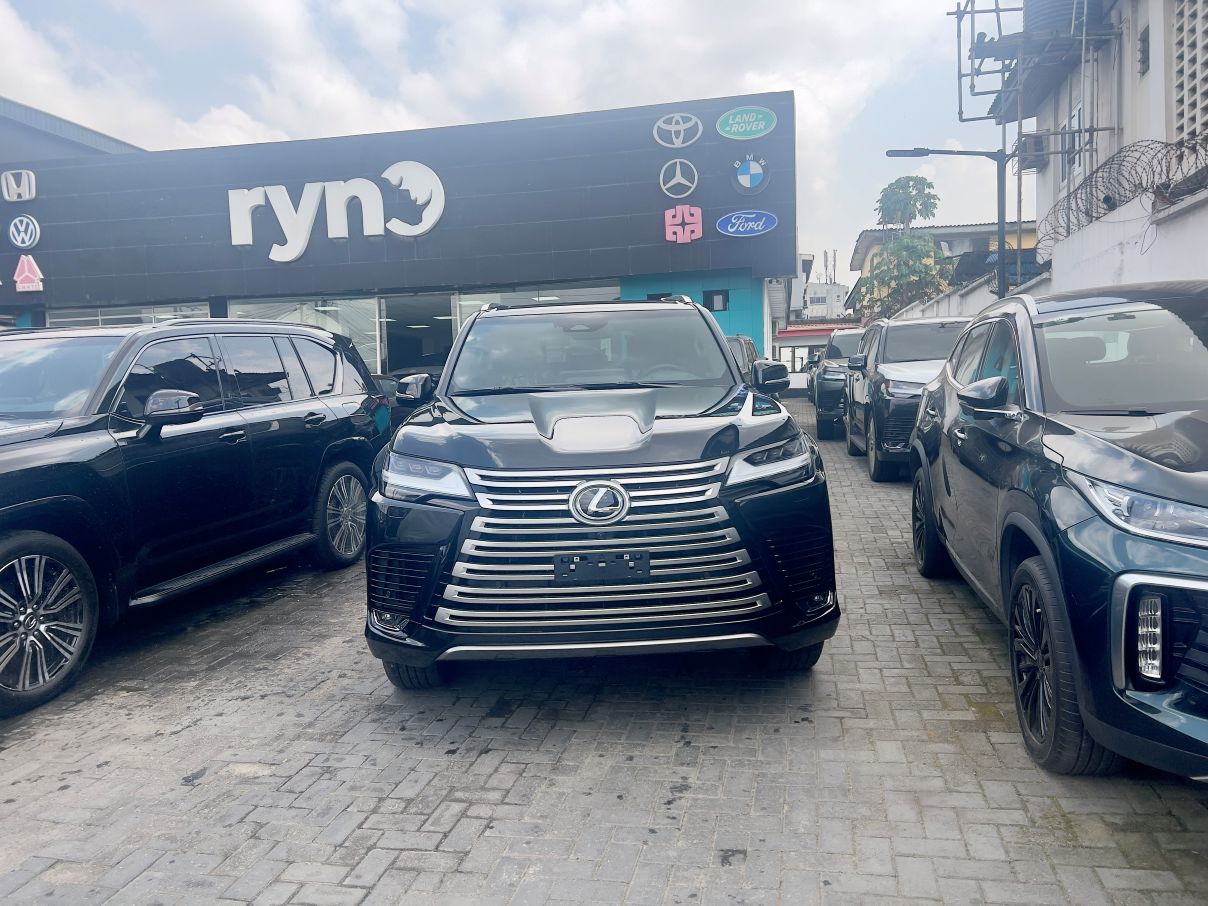 Lexus LX 700 Luxury Hybrid SUV