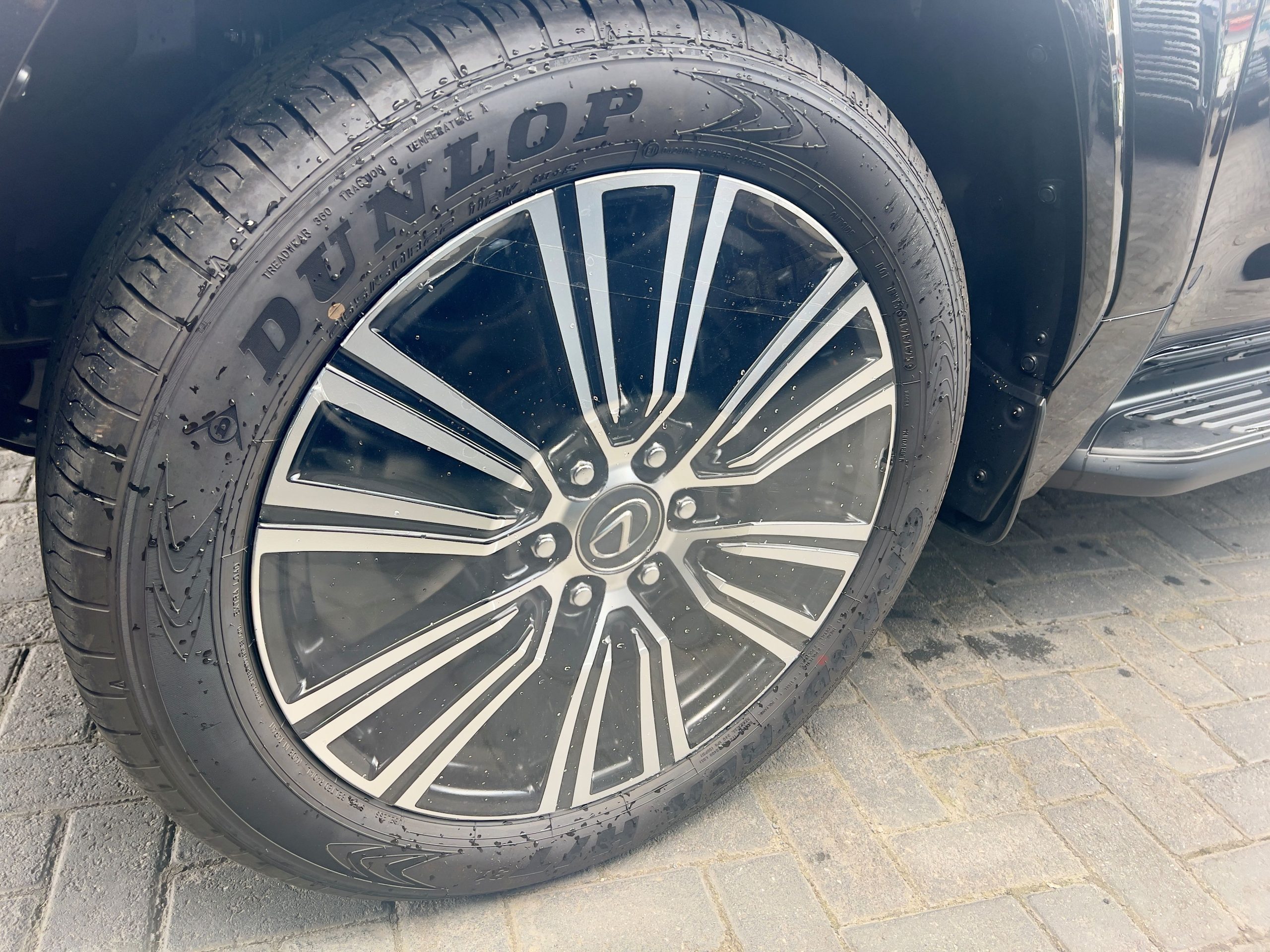 Lexus LX 700 Luxury Hybrid SUV