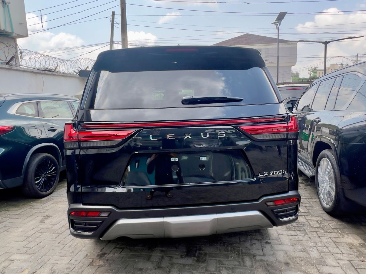 Lexus LX 700 Luxury Hybrid SUV