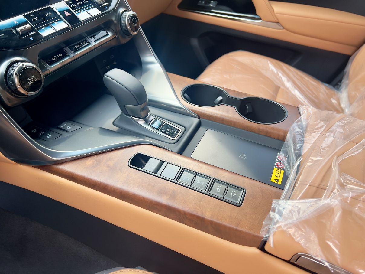 Lexus LX 700 Luxury Hybrid SUV