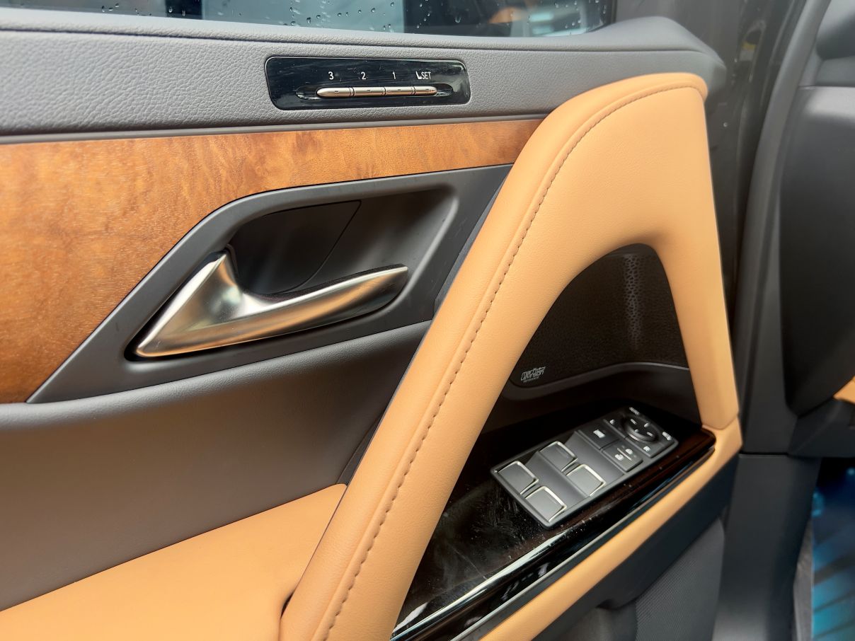 Lexus LX 700 Luxury Hybrid SUV