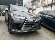 Lexus LX600 Signature SUV