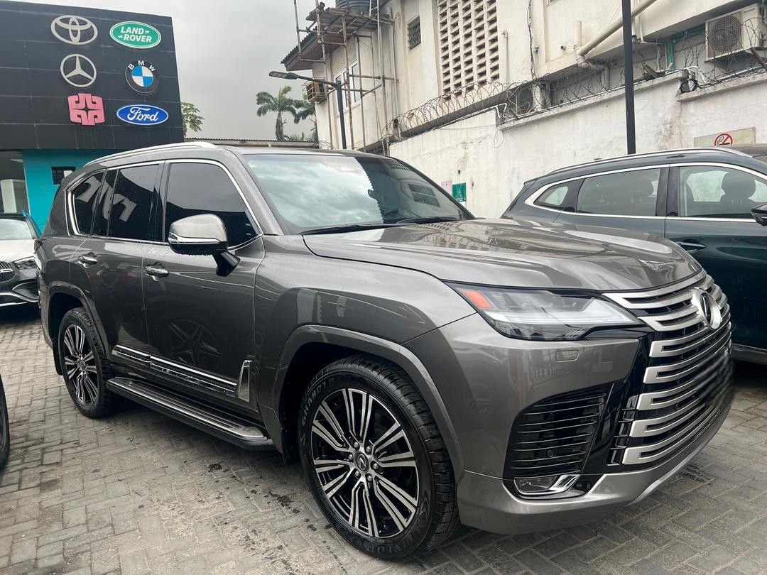 Lexus LX600 Signature SUV