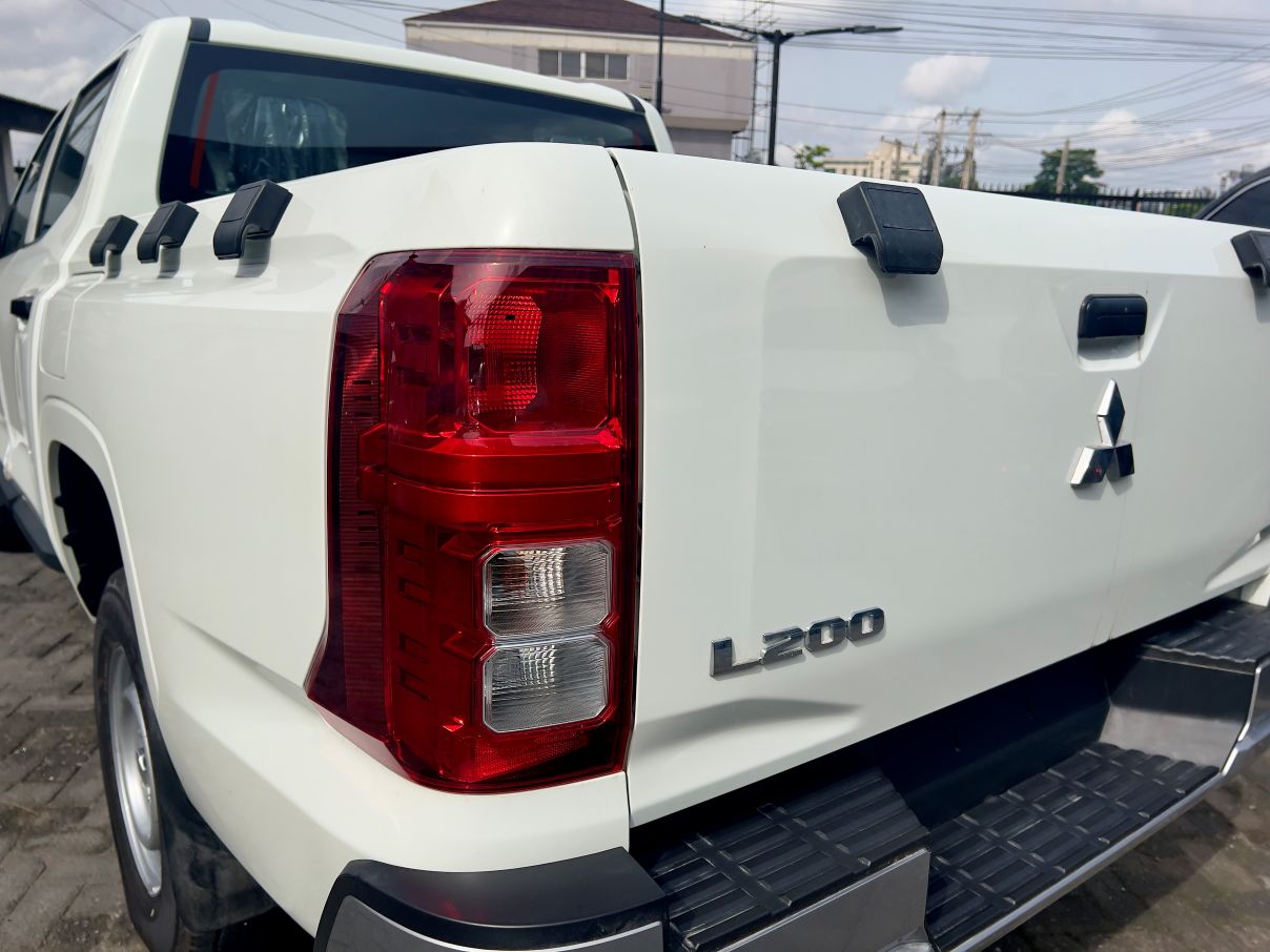 Mitsubishi L200 2.4L