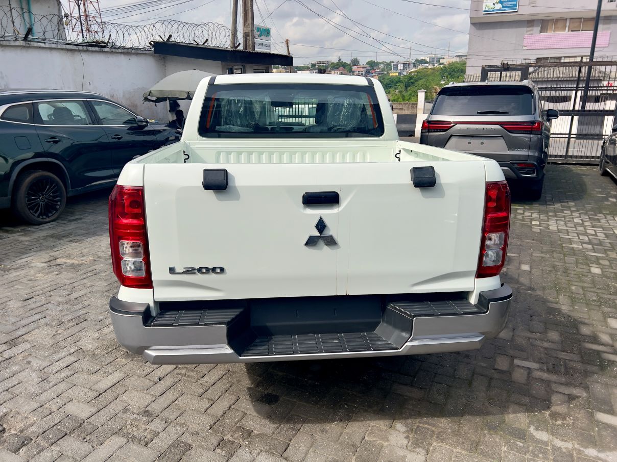 Mitsubishi L200 2.4L