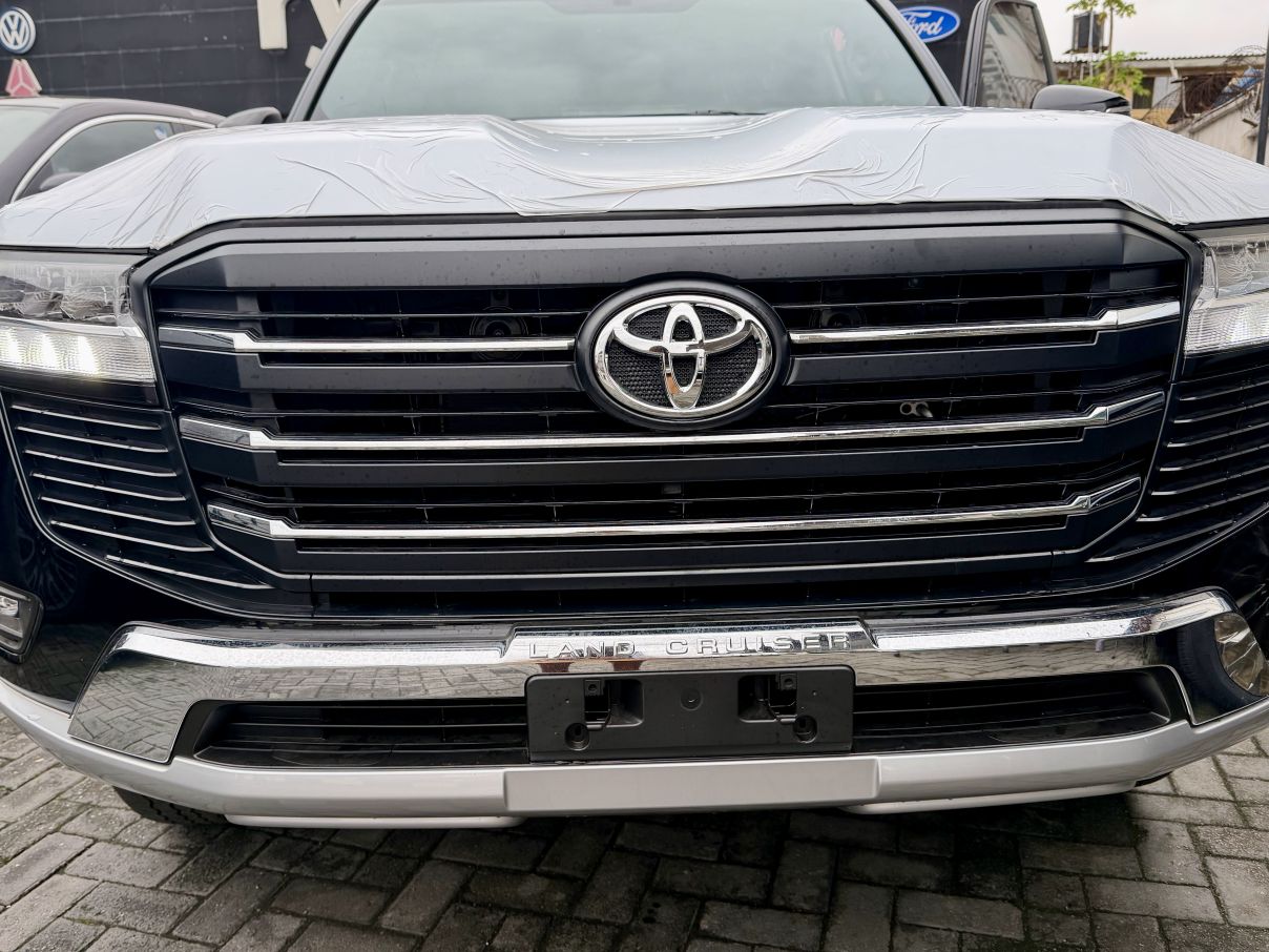 Toyota Land Cruiser 300 GXR