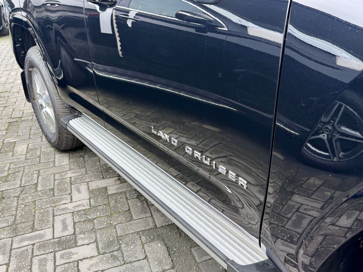 Toyota Land Cruiser 300 GXR