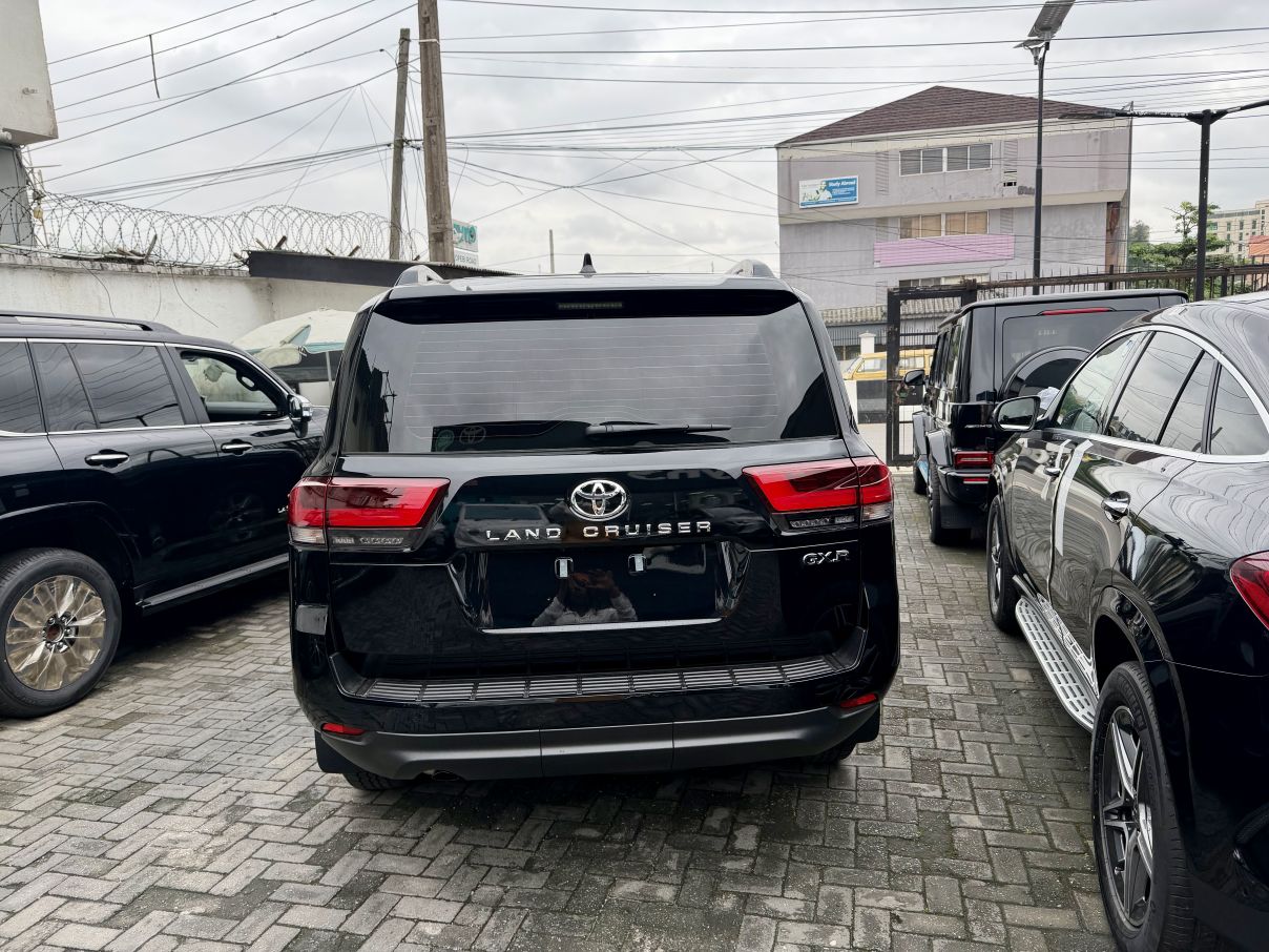 Toyota Land Cruiser 300 GXR