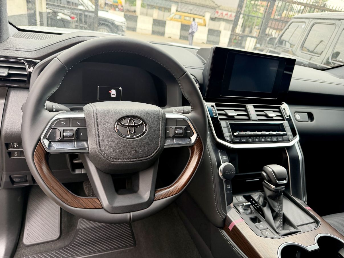 Toyota Land Cruiser 300 GXR