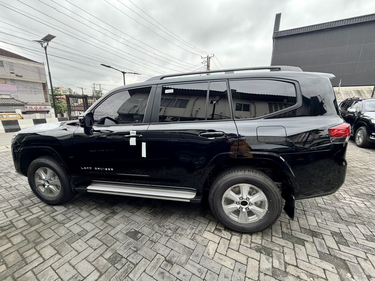 Toyota Land Cruiser 300 GXR