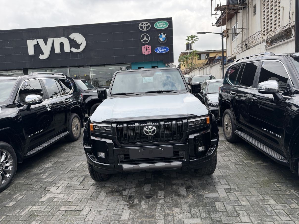 Toyota Land Cruiser Prado Adventure (Luxury)