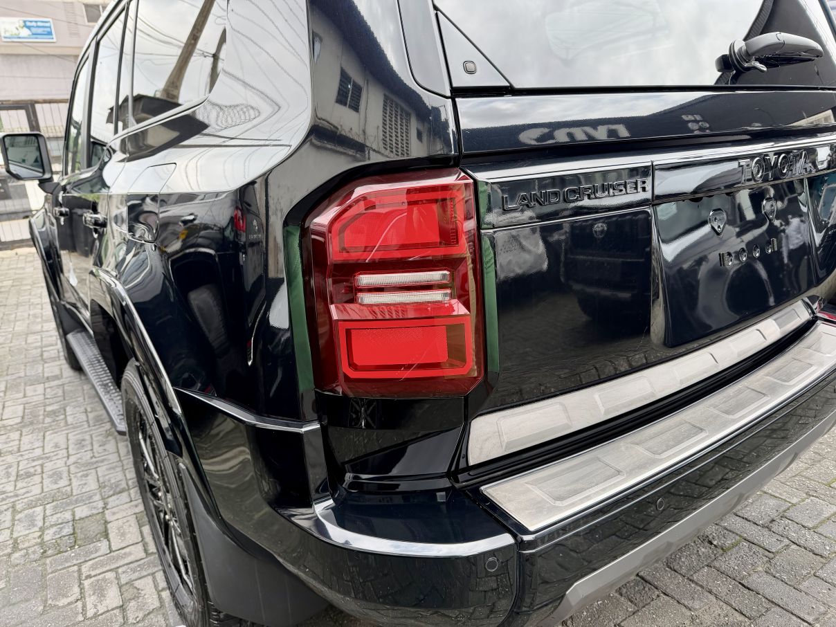 Toyota Land Cruiser Prado Adventure (Luxury)