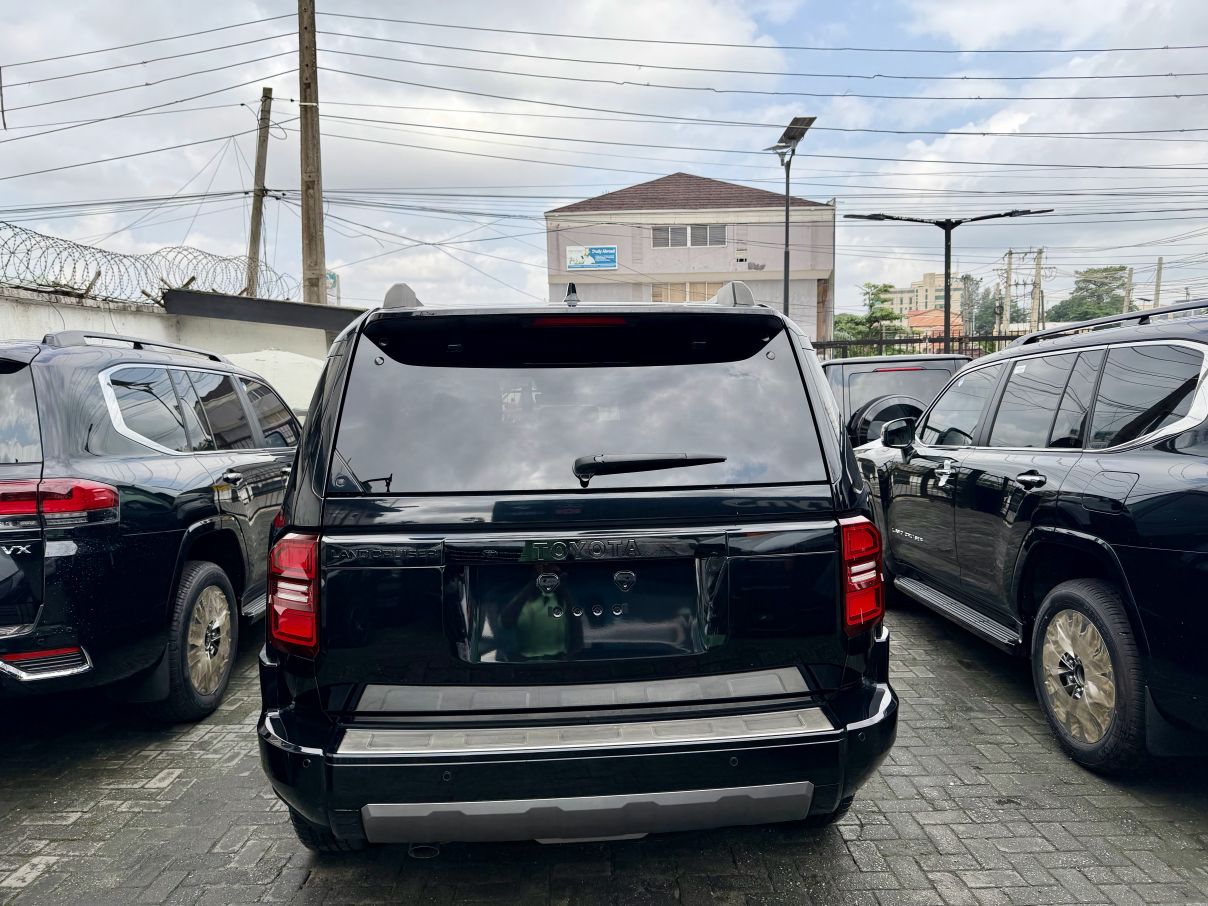 Toyota Land Cruiser Prado Adventure (Luxury)